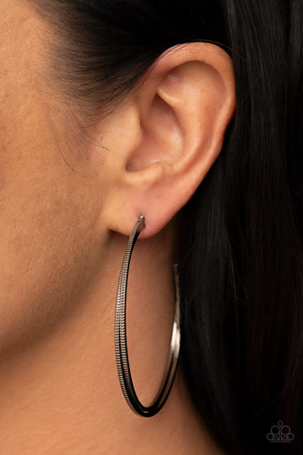 Monochromatic Curves Black Earrings